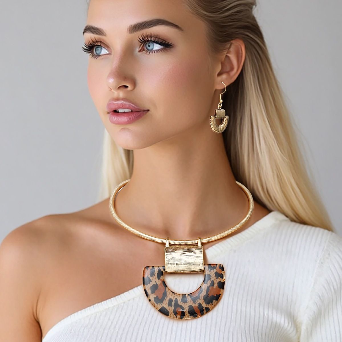 Pendant Geo Leopard Print Rigid Collar Necklace