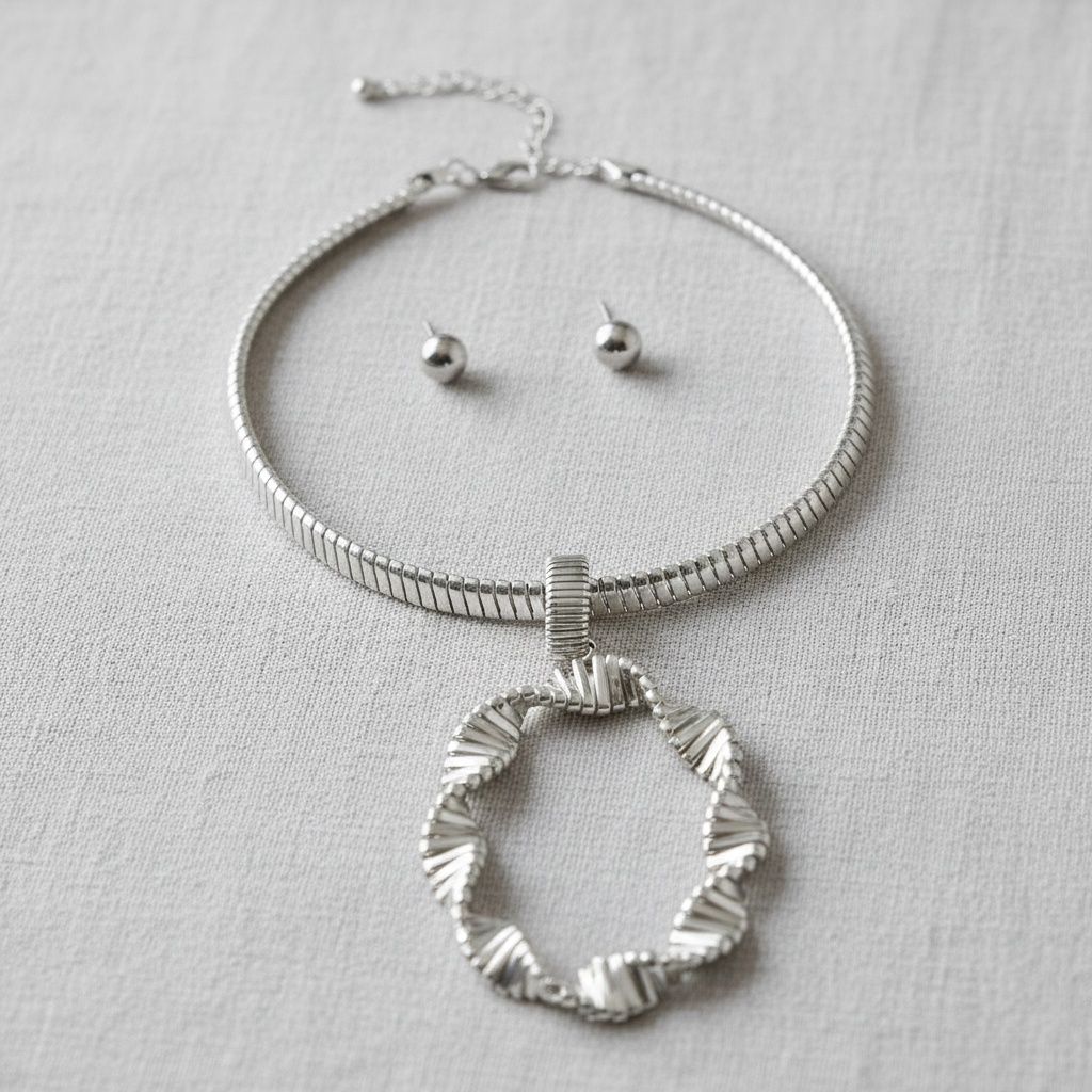 Choker Silver Ribbed Link Twisted Pendant Necklace